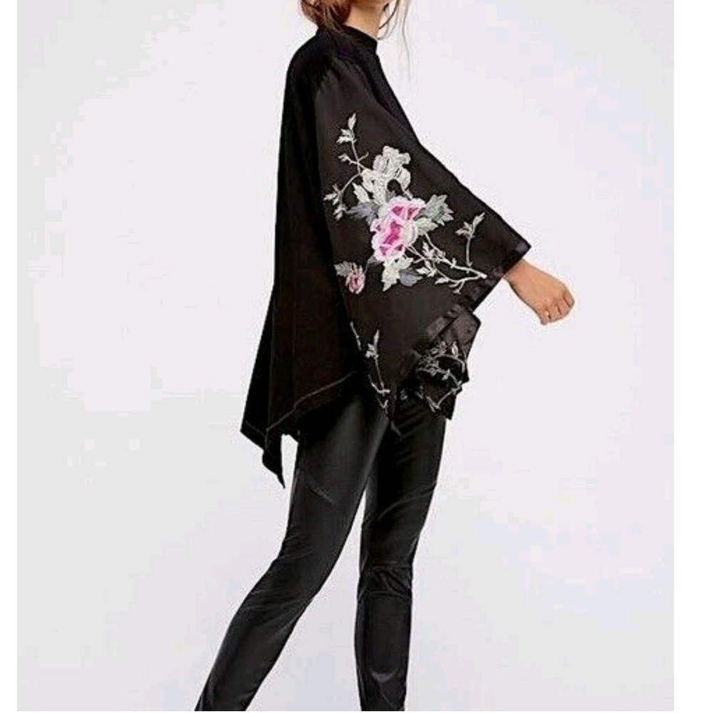 Free People Sydney Tuesday Black Kimono Sleeve Floral Embroidered Blouse Shirt M - Picture 2 of 9